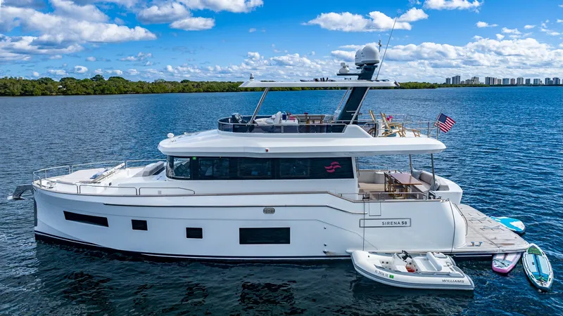 Slide: The Image of Sirena Flybridge 2023 - 7162976