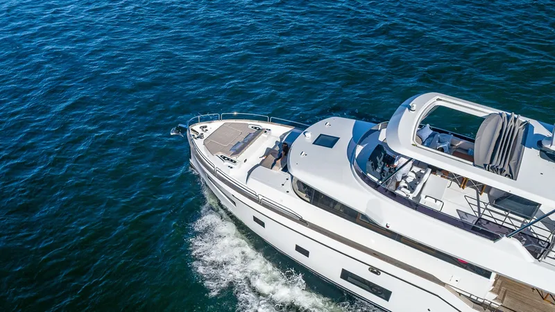 Slide: The Image of Sirena Flybridge 2023 - 7162985