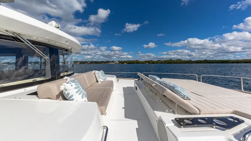 Slide: The Image of Sirena Flybridge 2023 - 7162995