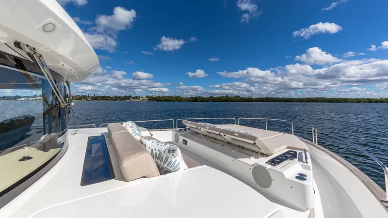 Slide: The Image of Sirena Flybridge 2023 - 7162993