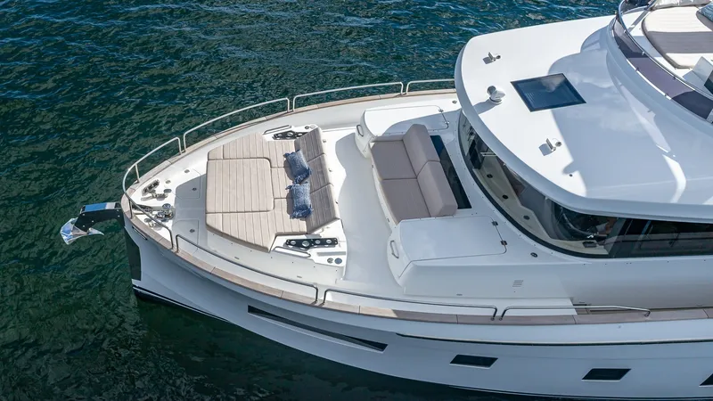 Slide: The Image of Sirena Flybridge 2023 - 7162984