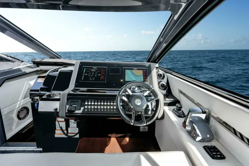 Slide: The Image of Cruisers 42 GLS OB 2023 - 7384945