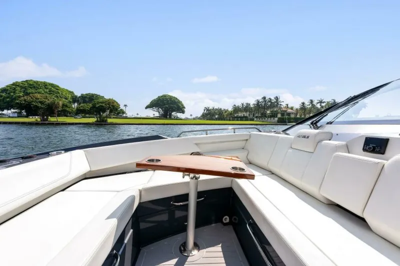 Slide: The Image of Cruisers 42 GLS OB 2023 - 7384936