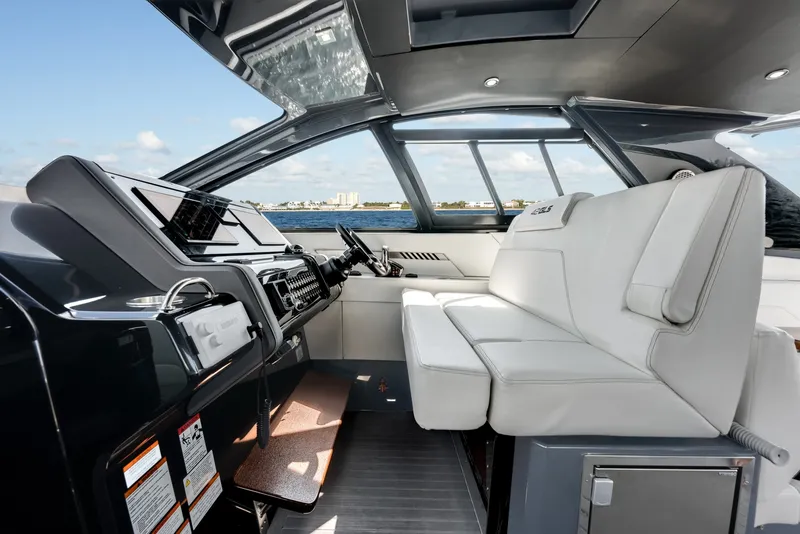 Slide: The Image of Cruisers 42 GLS OB 2023 - 7178958