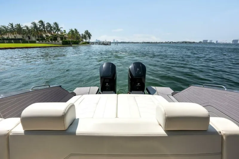 Slide: The Image of Cruisers 42 GLS OB 2023 - 7384960