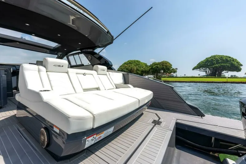 Slide: The Image of Cruisers 42 GLS OB 2023 - 7384962