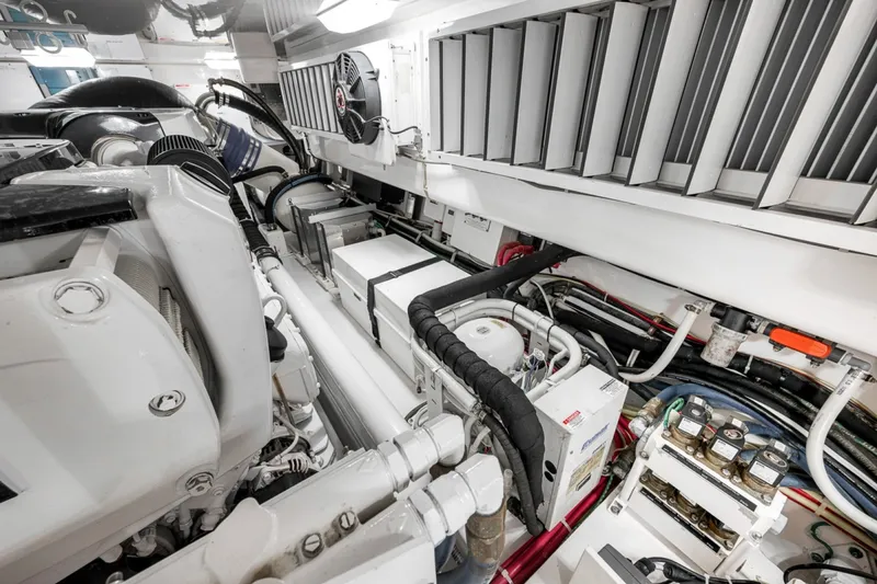 Slide: The Image of Viking 62 Convertible 2017 - 7163742