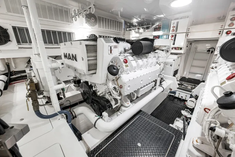 Slide: The Image of Viking 62 Convertible 2017 - 7163744
