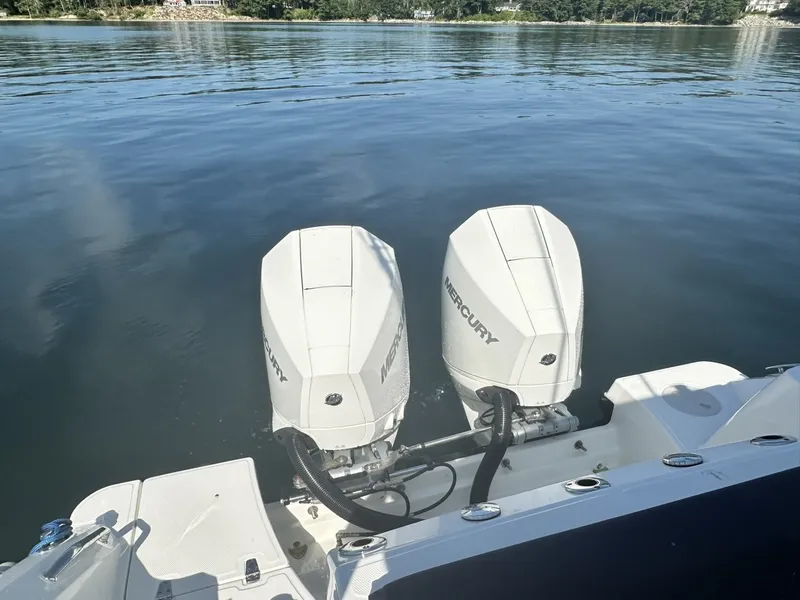 Slide: The Image of Boston Whaler 250 Outrage 2024 - 7163889