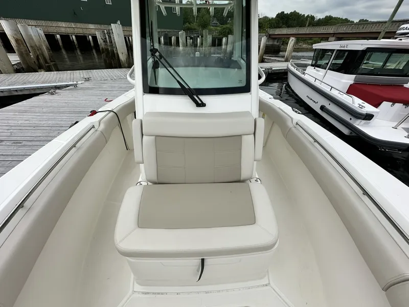 Slide: The Image of Boston Whaler 250 Outrage 2024 - 7163899