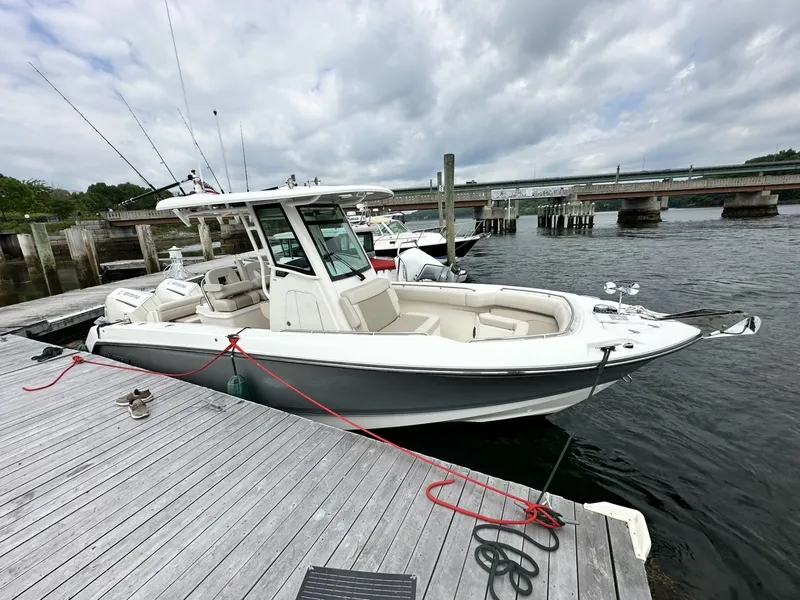 Slide: The Image of Boston Whaler 250 Outrage 2024 - 7163904