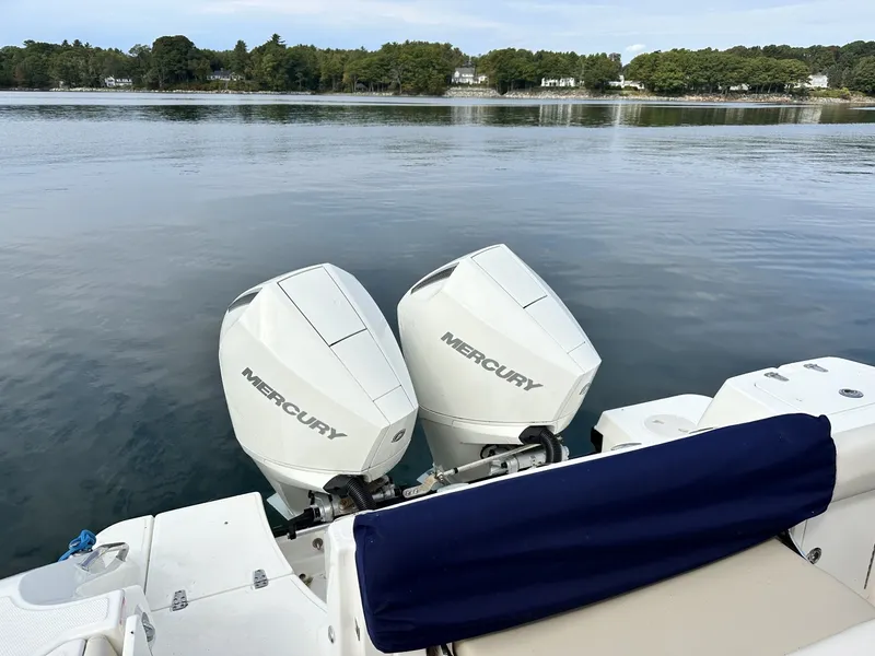 Slide: The Image of Boston Whaler 250 Outrage 2024 - 7163911