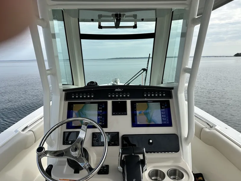 Slide: The Image of Boston Whaler 250 Outrage 2024 - 7163908