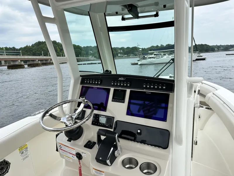 Slide: The Image of Boston Whaler 250 Outrage 2024 - 7163896