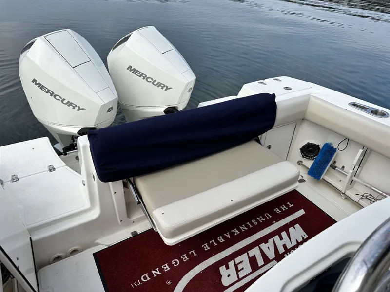 Slide: The Image of Boston Whaler 250 Outrage 2024 - 7163907