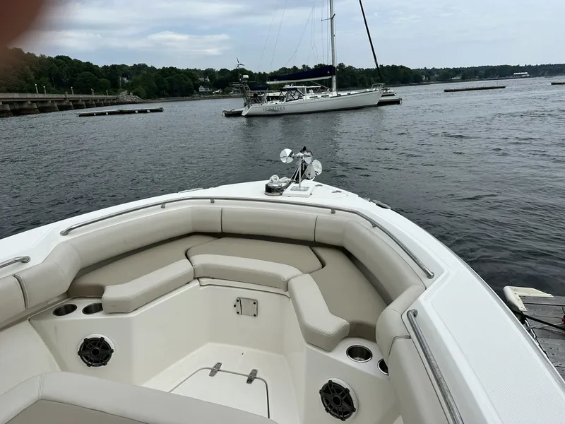 Slide: The Image of Boston Whaler 250 Outrage 2024 - 7163898