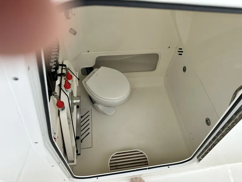 Slide: The Image of Boston Whaler 250 Outrage 2024 - 7163897