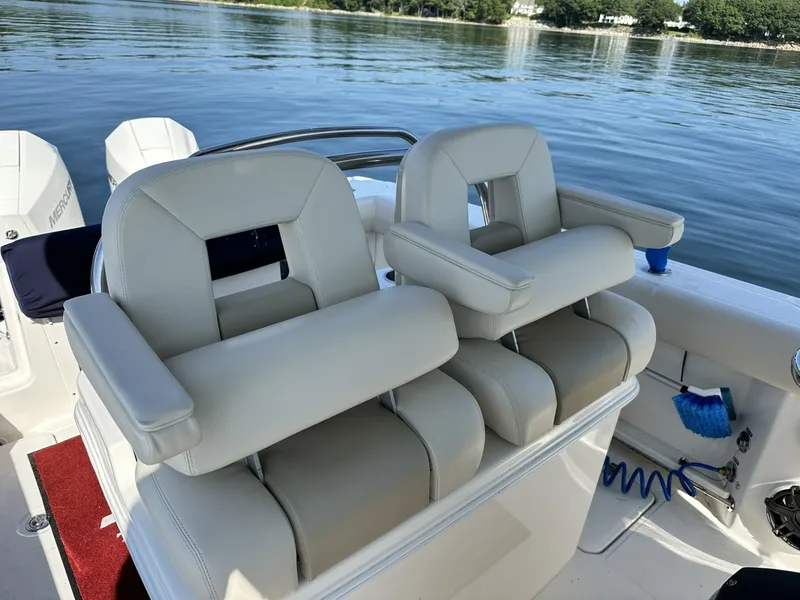 Slide: The Image of Boston Whaler 250 Outrage 2024 - 7163886