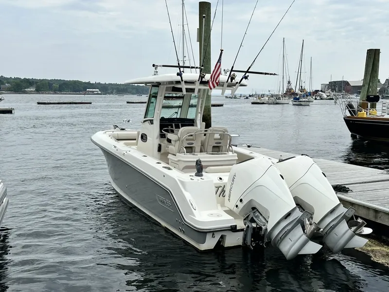 Slide: The Image of Boston Whaler 250 Outrage 2024 - 7163903