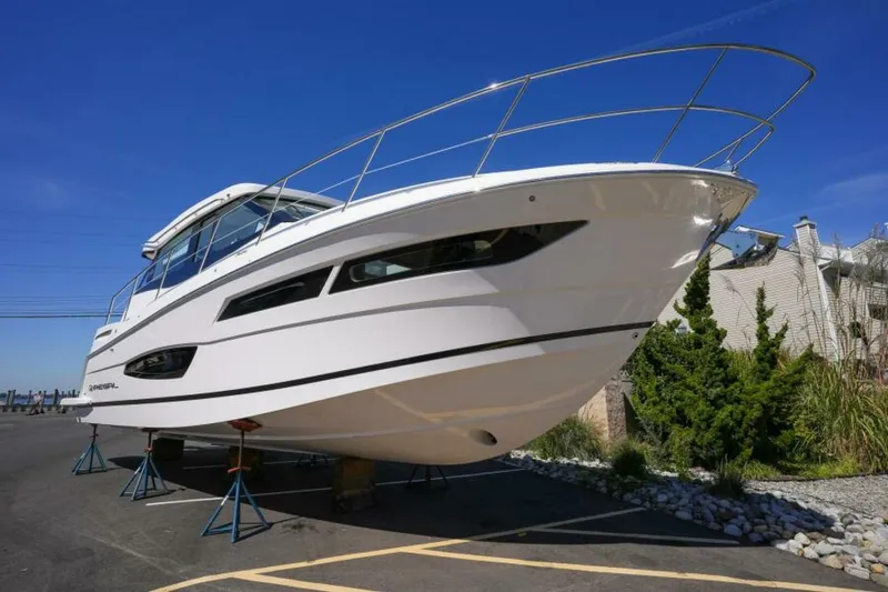 Slide: The Image of Regal 38 XO 2027 - 7164425