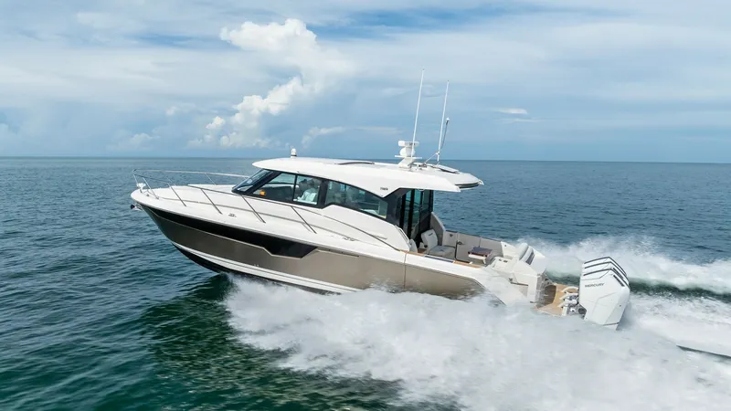 Slide: The Image of Tiara 48LE Cruising at Sea The 2025 Tiara 48LE showcases sleek lines and a powerful outboard setup, effortlessly slicing through the open water. Its spacious cockpit and elegant hardtop provide comfort and style for both leisurely cruising and high-speed adventures. With its modern - 7403674