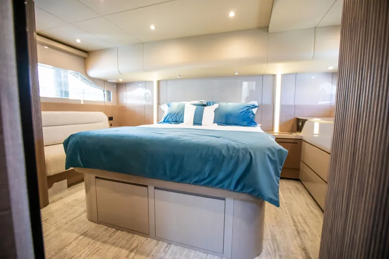 Slide: The Image of Cruisers 50 FLY 2027 - 7845380