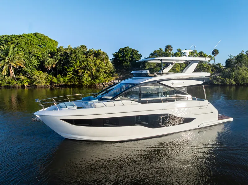 Slide: The Image of Cruisers 50 FLY 2027 - 7171582