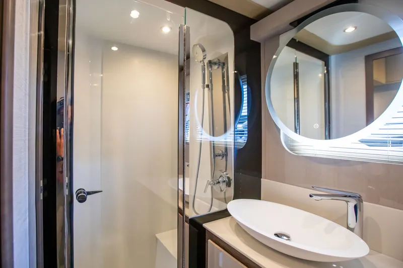 Slide: The Image of Cruisers 50 FLY 2027 - 7845374