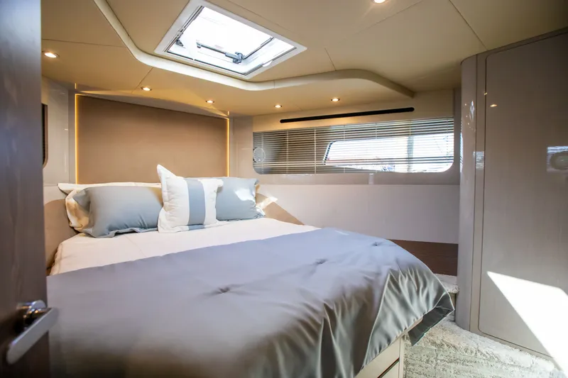 Slide: The Image of Cruisers 50 FLY 2027 - 7845364