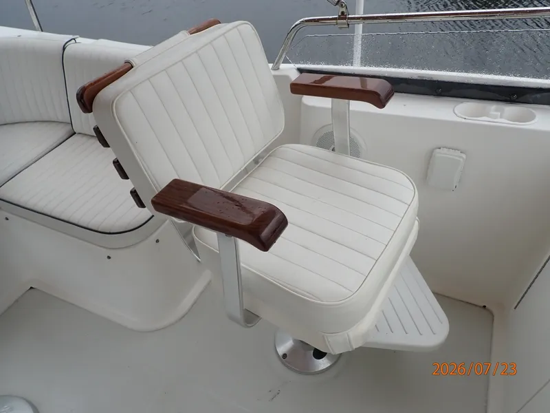 Slide: The Image of 42' Sabre flybridge mate seat - 7215982
