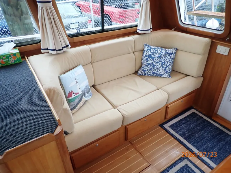 Slide: The Image of 42' Sabre salon starboard seating - 7216022