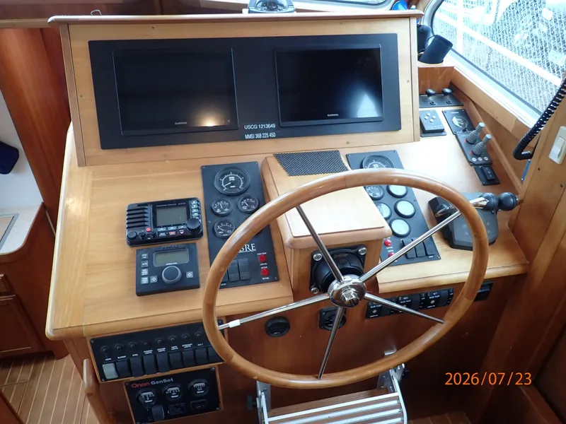 Slide: The Image of 42' Sabre lower helm2 - 7216005