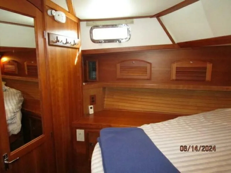 Slide: The Image of 42' Sabre master stateroom port - 7385012