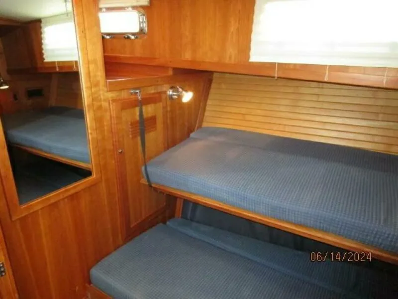 Slide: The Image of 42' Sabre guest stateroom forward2 - 7385016