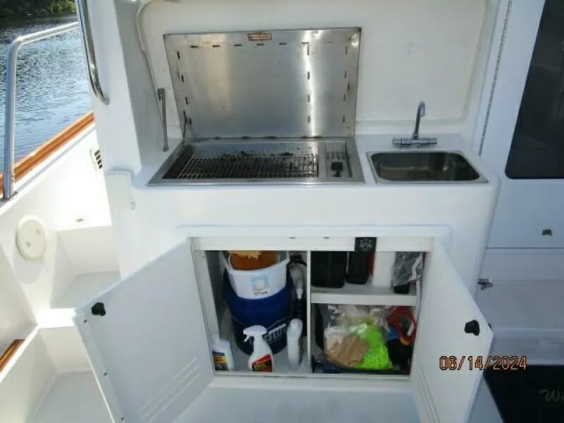 Slide: The Image of 42' Sabre cockpit wetbar - 7384990