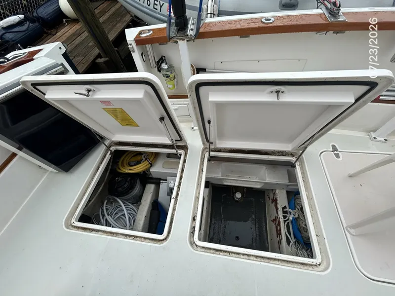 Slide: The Image of 42' Sabre lazarette access - 7216001