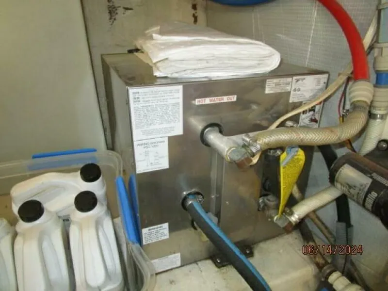 Slide: The Image of 42' Sabre water heater - 7385026