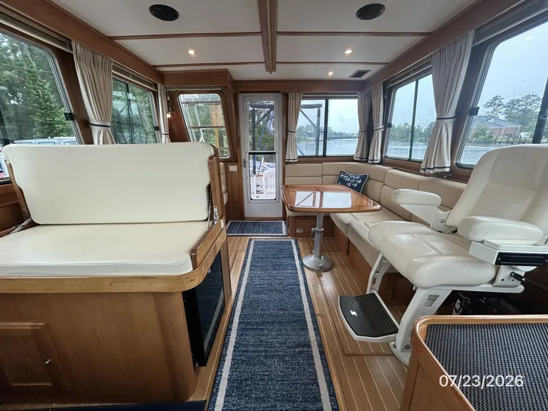 Slide: The Image of 42' Sabre salon aft - 7216016