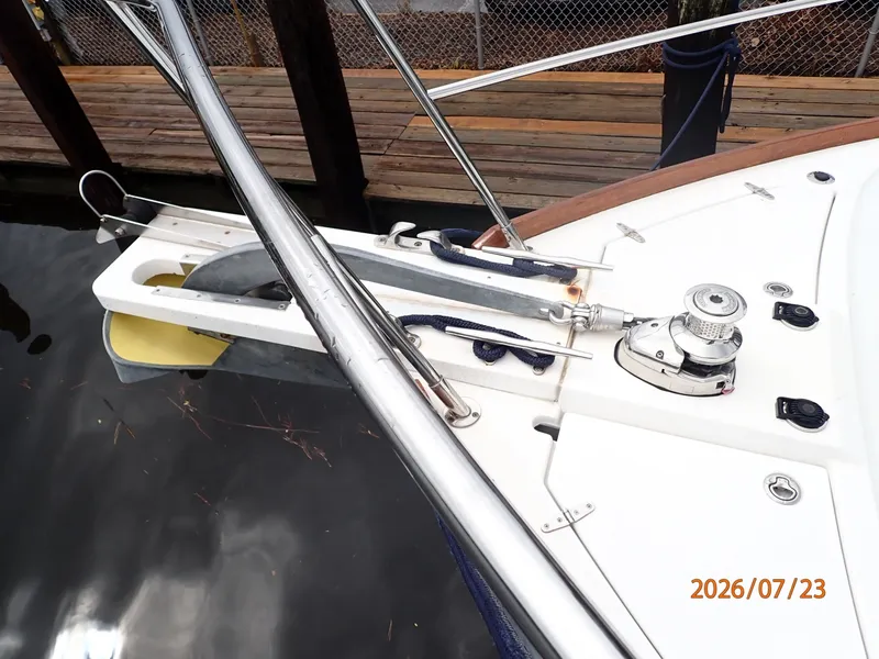Slide: The Image of 42' Sabre anchor windlass1 - 7215964