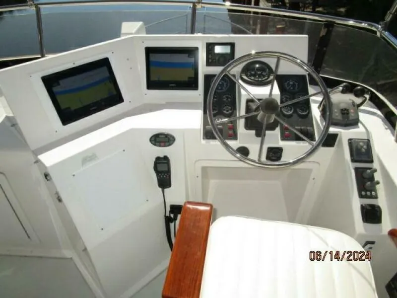Slide: The Image of 42' Sabre flybridge helm2 - 7384979