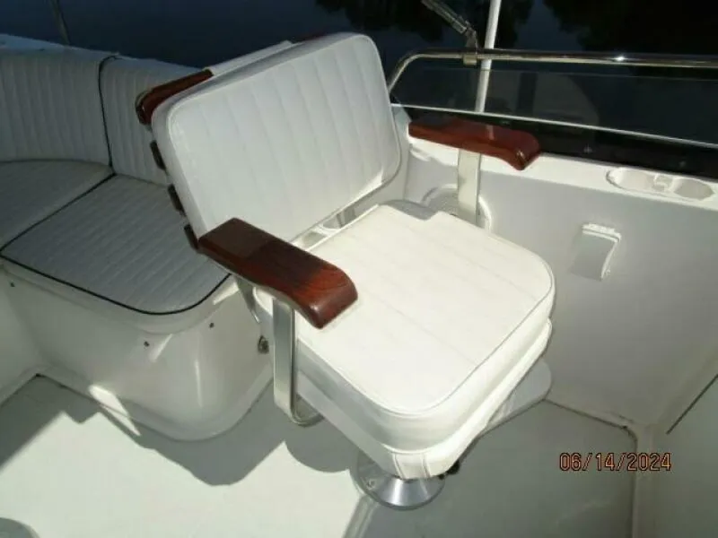Slide: The Image of 42' Sabre flybridge mate seat - 7384981
