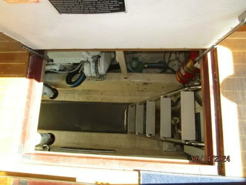 Slide: The Image of 42' Sabre engine room access - 7385020