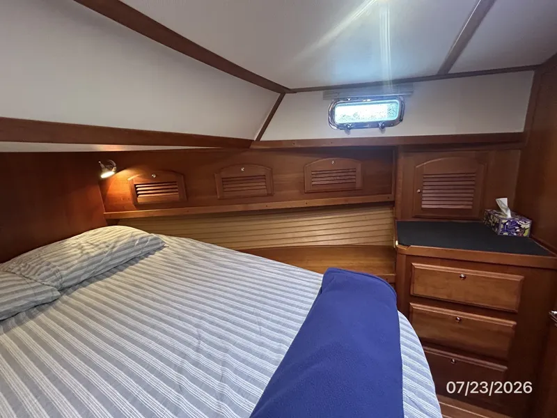 Slide: The Image of 42' Sabre master stateroom starboard - 7216010