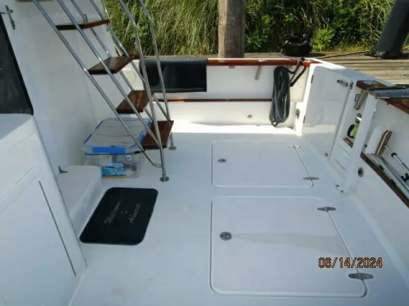 Slide: The Image of 42' Sabre cockpit starboard - 7384988