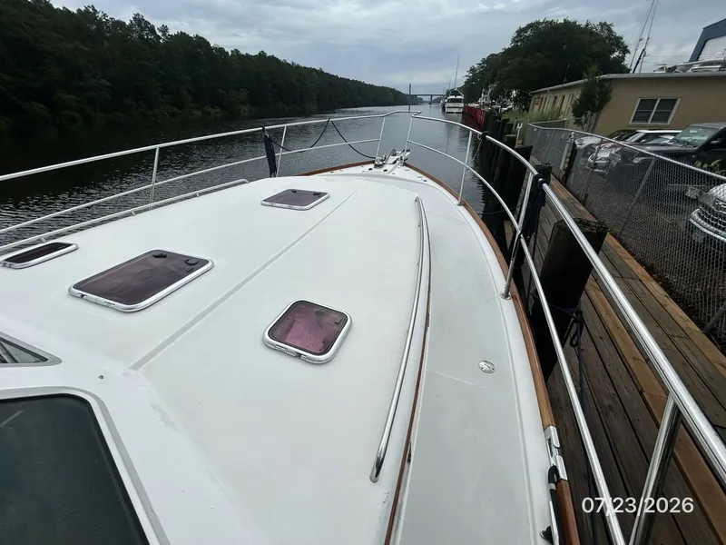 Slide: The Image of 42' Sabre foredeck2 - 7215988