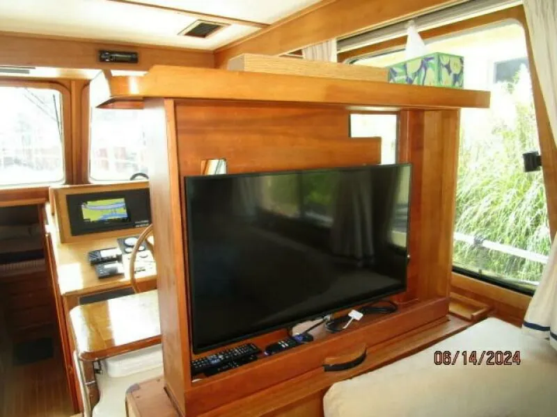 Slide: The Image of 42' Sabre salon TV - 7385003