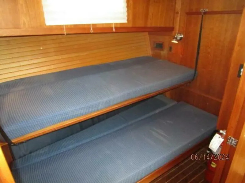 Slide: The Image of 42' Sabre guest stateroom aft2 - 7385018