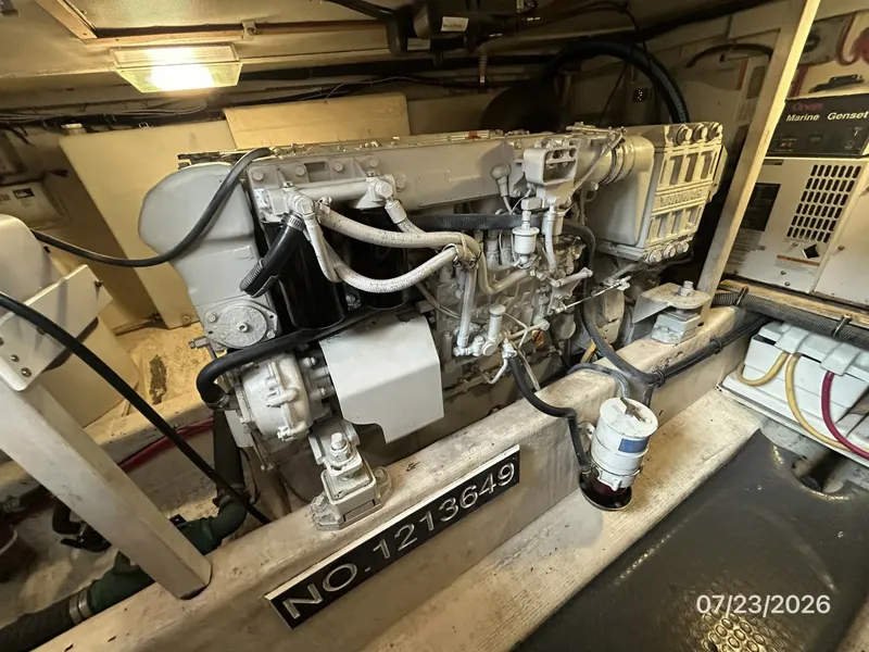 Slide: The Image of 42' Sabre starboard main engine - 7216027