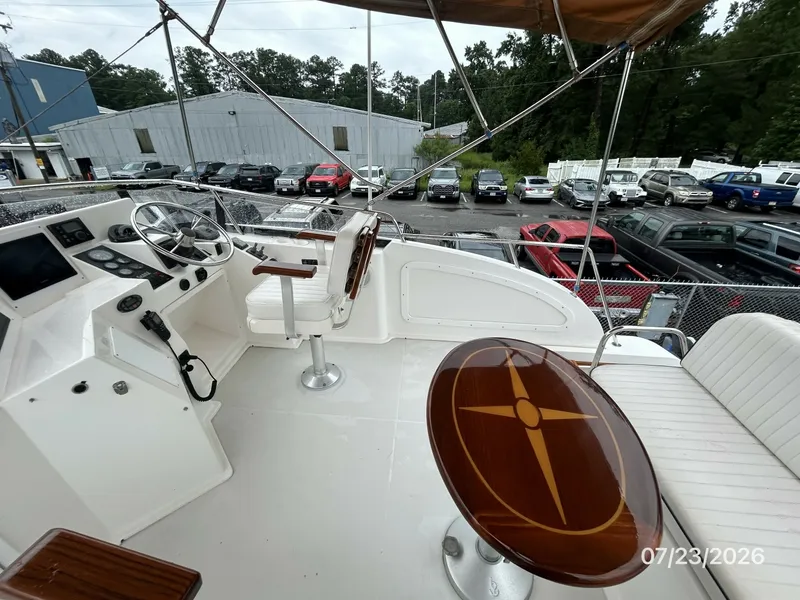 Slide: The Image of 42' Sabre flybridge starboard - 7215985