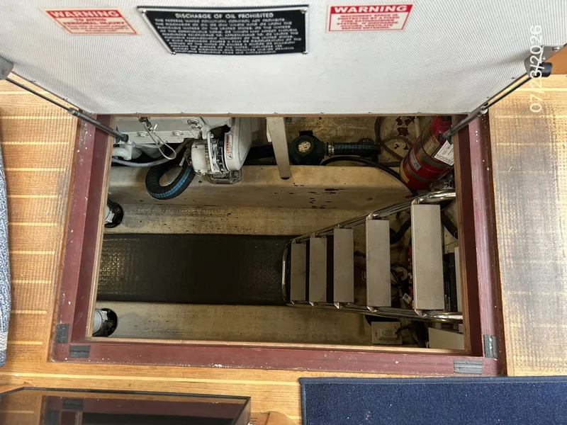 Slide: The Image of 42' Sabre engine room access - 7215974